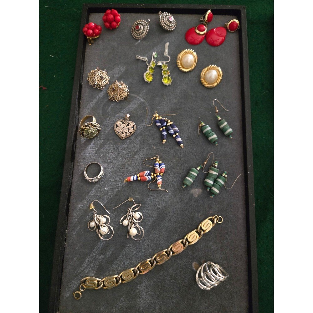 Costume & Vintage Jewelry Lot 19M (SG-10)